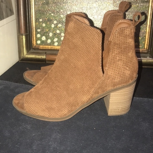 Universal Thread Charlee MicroSuede Laser Cut - Picture 7 of 11
